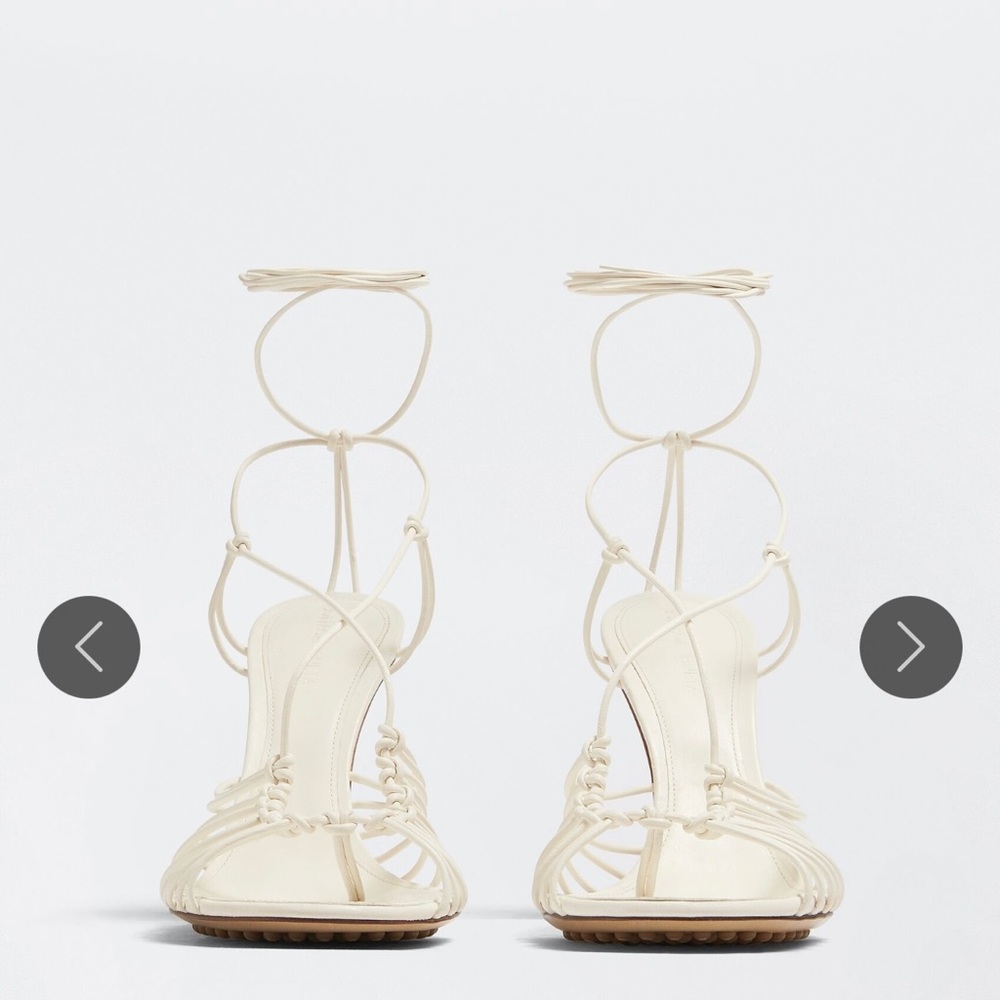 Bottega Veneta
Dot Twisted Strap Leather